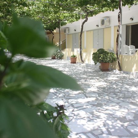 Maria Studios Laganas Luaran gambar